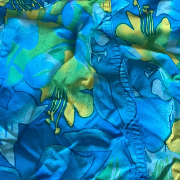 Catalina Women’s Shorts size M (8-10) - Picture 4 of 9